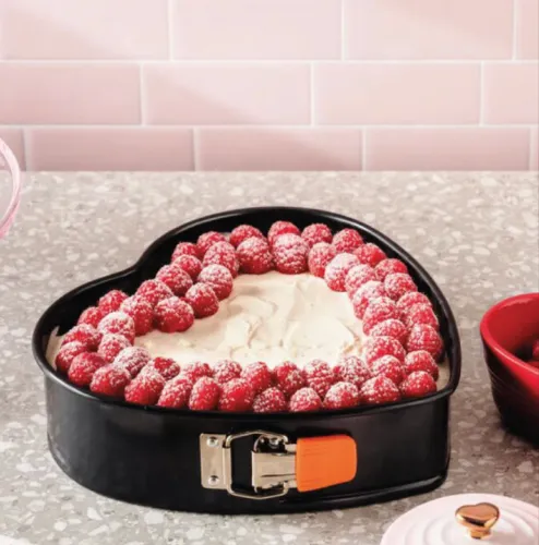 Le Creuset forma em formato de coração
