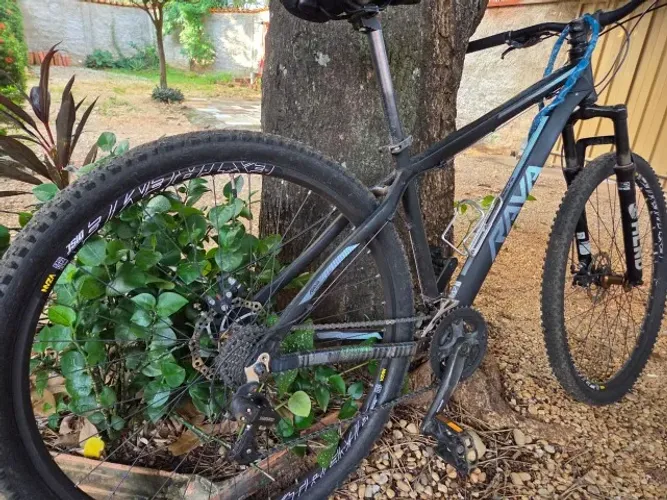 Mountainbike RAVA aro29 ótimo estado. Marchas, freios e suspensão funcionam perfeitamente.