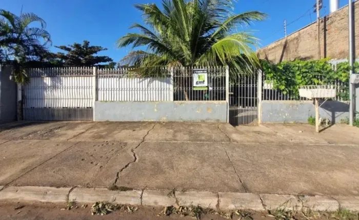 Casa à venda em Várzea Grande com 3 quartos com vaga de garagem para 5 carros