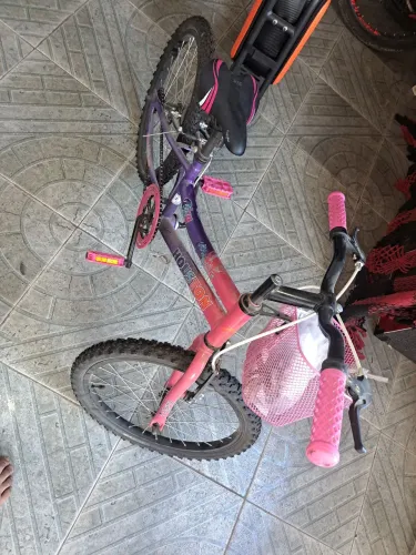 Vendo uma bicicleta infantil nova nunca foi usada 