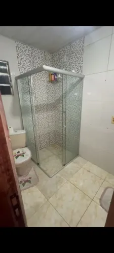 Alugo esse casa  com dois quartos dois banheiros sala cozinha área de banho 