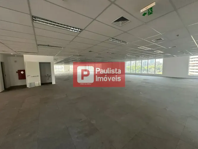 Laje à venda, andar inteiro, 1.136m² com 30 vagas na garagem, com piso, luminárias, centra