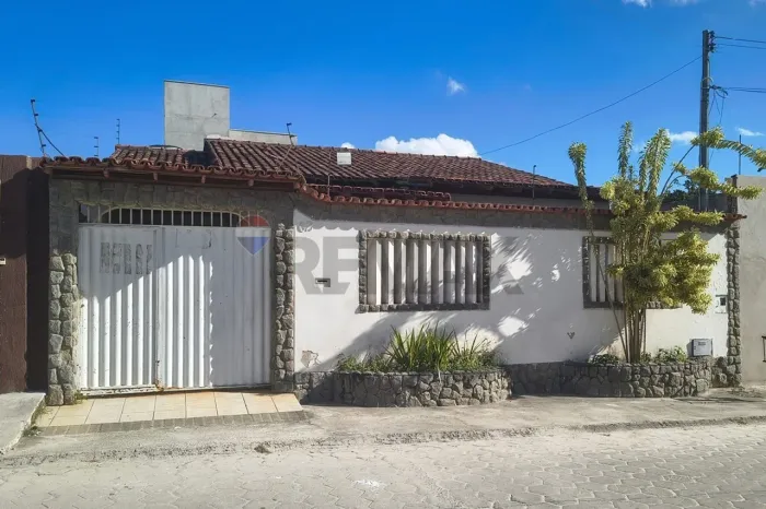 Casa com 3 Quartos sendo 1 suíte no bairro Vila Caraípe