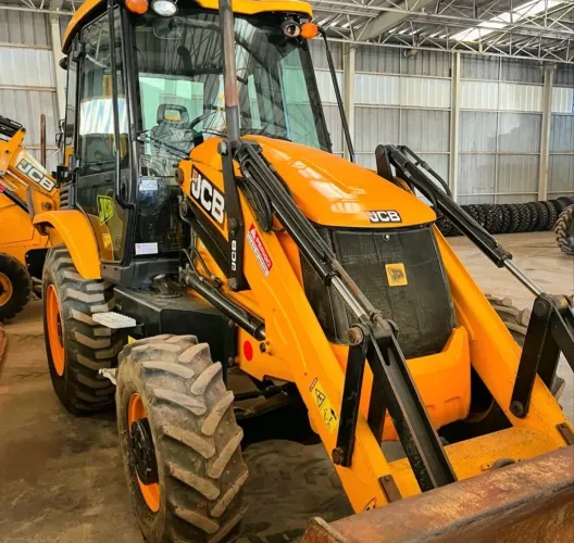 Retroescavadeira JCB 3CX 16/16 - Entrada de 10%