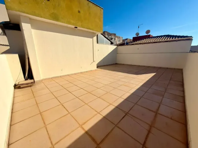 Cobertura com 2 quartos sendo 1 suíte 2 banheiros 1 vaga