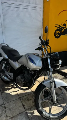 Repasse Suzuki Yes 125 partida R$ 5.900,00 em dias funciona tudo