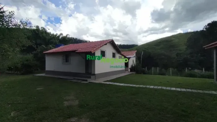 CHÁCARA COM LAGO E RIBEIRÃO NA DIVISA Á VENDA EM LORENA-SP