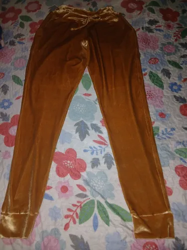 Calca de veludo dourada 70 reais