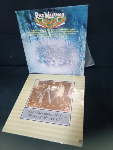 2 LPs discos vinil Rick Wakeman Journey to the Centre of the Earth Six Wives of Henry VIll