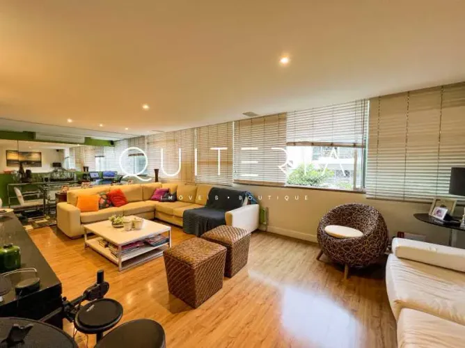 Excelente apartamento com com maravilhosa planta circular, em localização privilegiada. Sã
