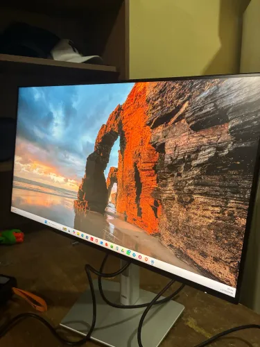 Dell. Monitor semi novo. 24