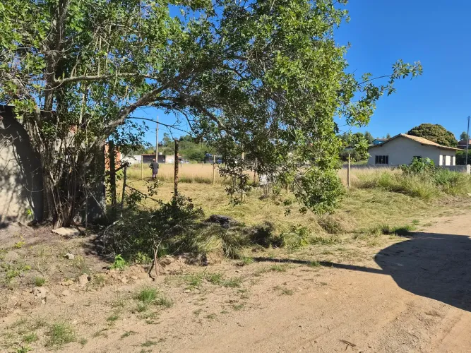 Terreno à venda em Araruama.