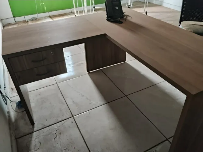 Mesa escritório grande 2 gavetas