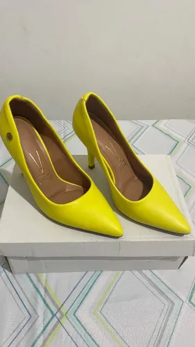 Scarpin verde neon