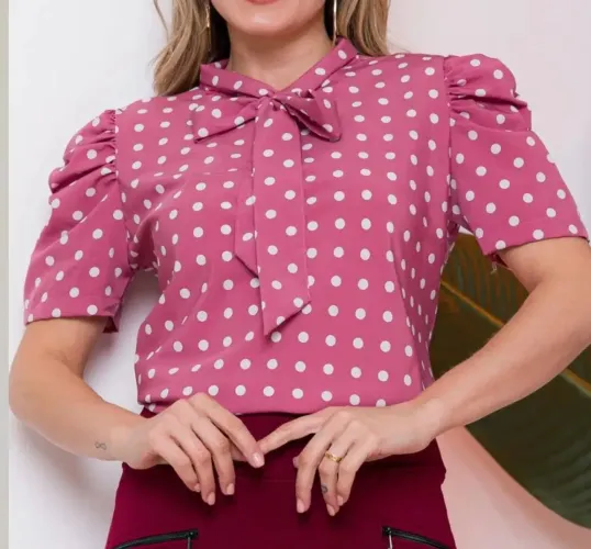 Blusa Social Bolinha Poá Com Laço Princesa E Botões Pérola Tamanho M 