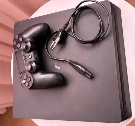 Sony Playstation 4 Slim (PS4)