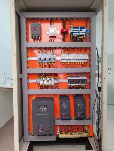 Quadros Elétricos e de Comandos de Bombas e Motores