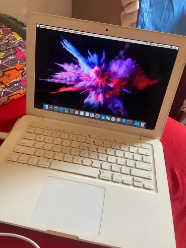 Macbook White