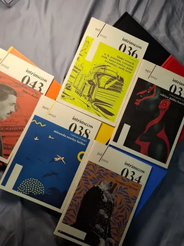 Livros Edição de Colecionador Intrínsecos- 5 unidades