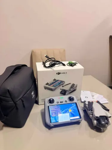 Drone DJI Mini 3 Standard (Com tela)
