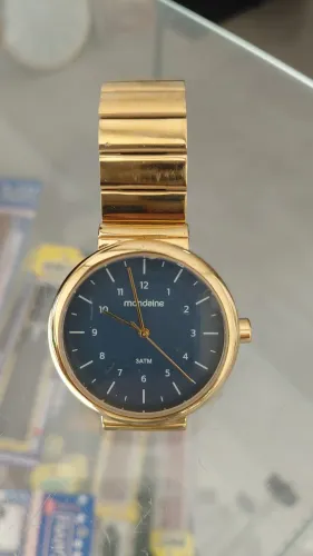 Mondaine luxo e beleza seminovo!