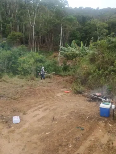 Vende-se terreno em Alto de Santa Maria (Ibatiba) por R$80.000.
