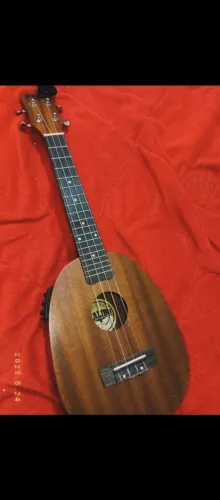 Ukulele concert elétrico 