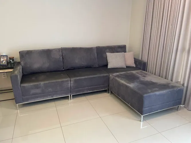 Sofá fixo 2,60cm com pufe 80x1,00
