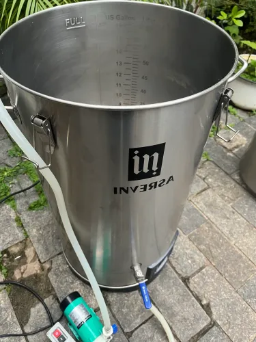 Panela cervejeira Inversa 65 litros Inox com cesto + bomba + tampa + mangueiras