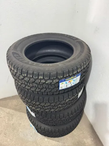 Pneu novo 265/60 R18
