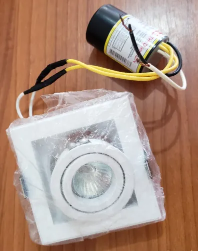 Luminária Ledvance decoled signal branco pequeno para teto de banheiro ou corredores