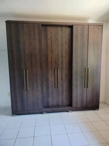 Guarda roupa semi novo