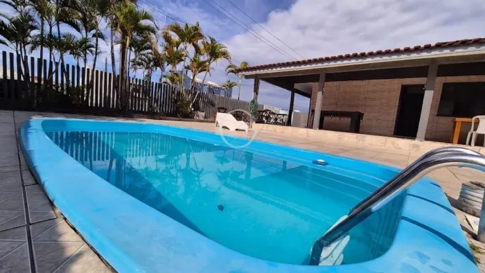 Aluguel Temporada 50 mts do mar com piscina