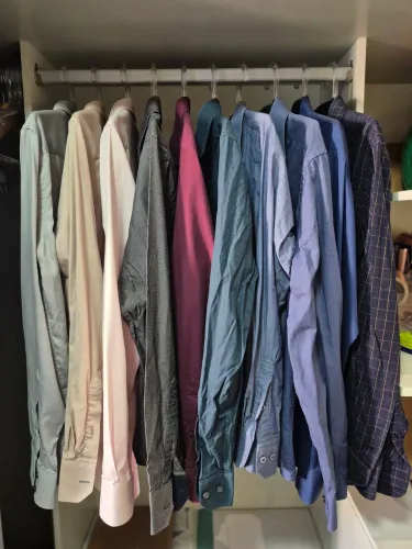 DESAPEGO! Vendo 10 camisas sociais em excelente estado de conservação. 