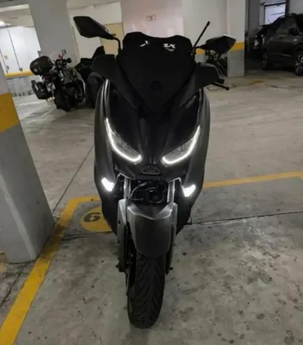 Moto Xmax 21/22 Top