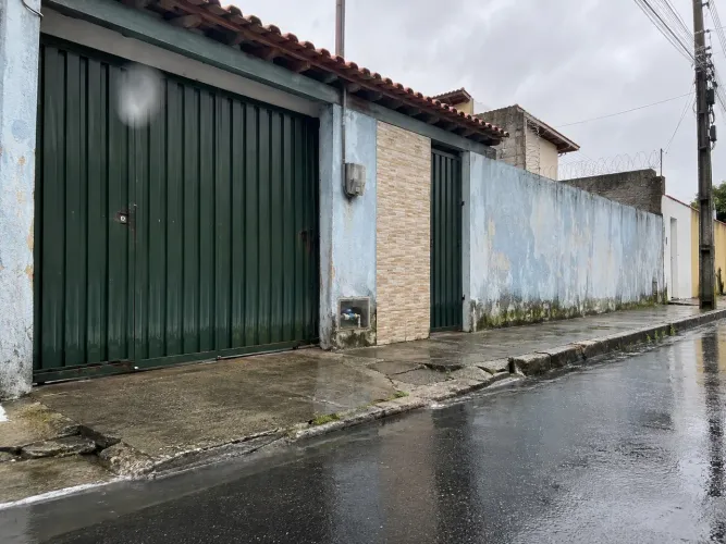 CASA A VENDA NO CURIÓ