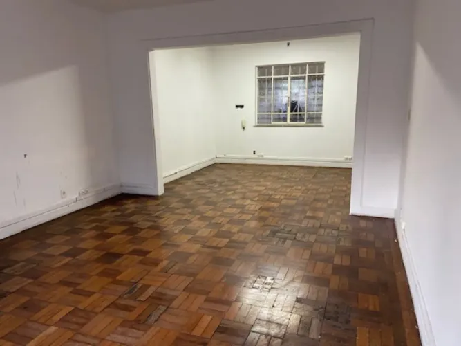Sobrado antigo no miolo da aclimação