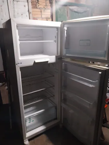 VENDO GELADEIRA E TV 40 POLEGADAS( não é smart)