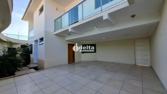 Casa disponível para locação no bairro Martins em Uberlândia-MG