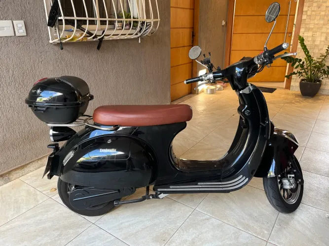 Scooter Elétrica Retrô.