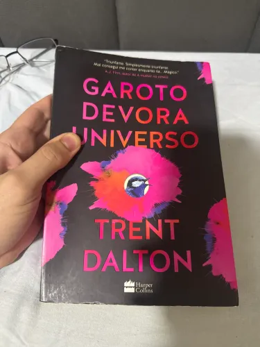 Livro Garoto devora universo 