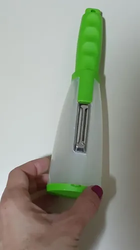 Descascador com recipiente 