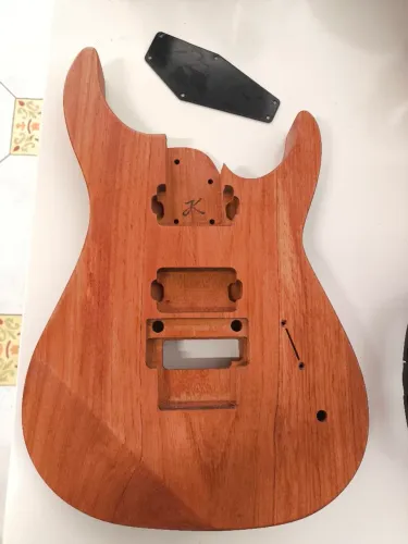 corpo de guitarra Kaiser