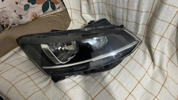 Farol Dianteiro Fox 2015 A 2021 Mascara Negra Friso Cromado