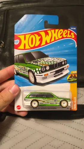 Super t-hunt bmw m3 wagon Hot Wheels