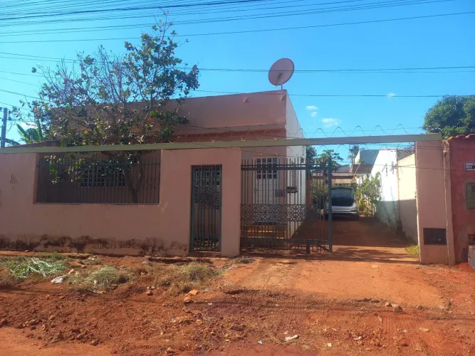 Casa de frente jardim ABC (município cidade ocidental)zap *