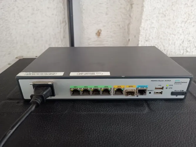 Vendo Roteador HPE Aruba MSR954, 1GbE SFP, 2GbE WAN, 4GbE LAN, MPN: JH296A, funcionando.