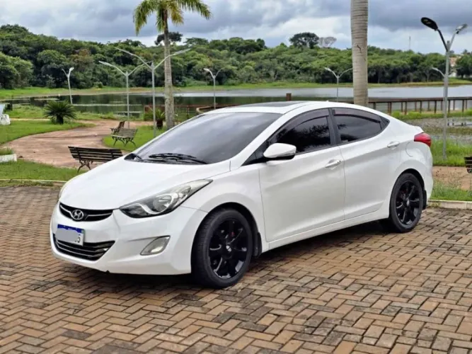 Hyundai Elantra GLS 1.8 16V Aut. 2012