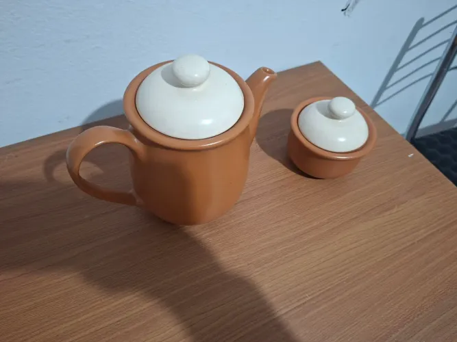 Conjunto de bule e açucareiro