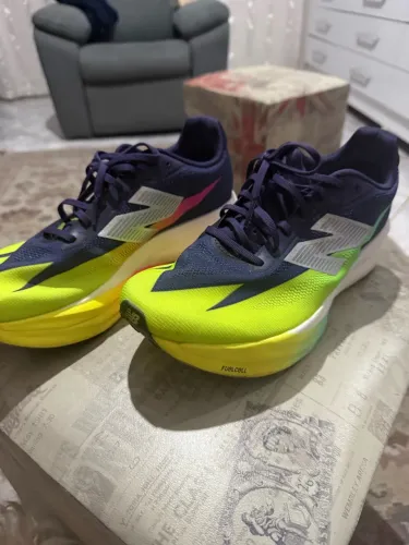 Tênis New Balance Fuelcell Supercomp Elite V5